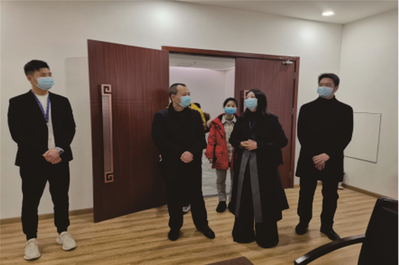 宜宾市公安局副局长肖建新到宇硕乐动官方网页版-乐动(中国)
调研指导